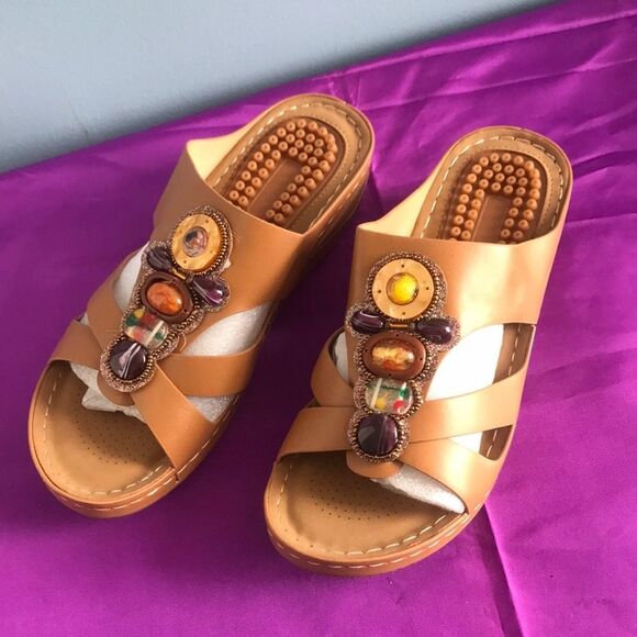 Unbranded Shoes - NWOT Tan jeweled slip on wedge sandals with heel massagers/cushion size 8/39